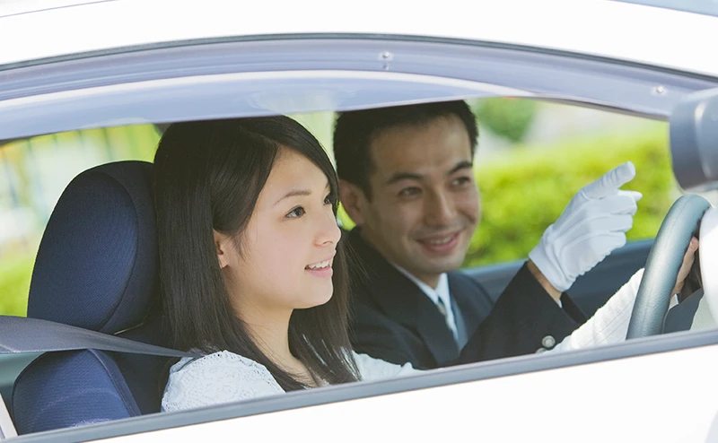 普通車の教習中のイメージ