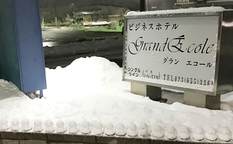 合宿免許 ホテルの宿舎では、雪を集めて小さな雪だるまを作るなど、冬ならではの楽しみ方もできます