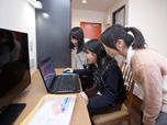 バレーヌヒルズの勉強する様子