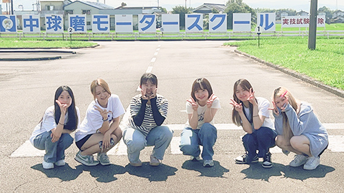 中球磨モータースクールの笑顔の教習生 width=